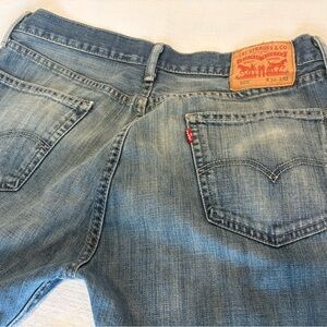 Men’s Levi's 505 jeans. Light wash denim with straight fit. Size W 34 L 32.